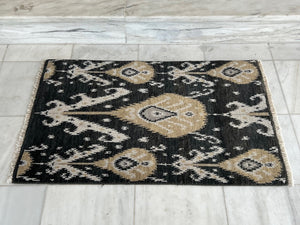 SMALL RUG - RUG002 | SIZE: 90CM X 60CM